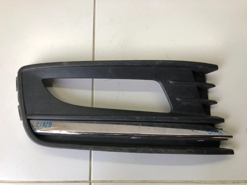 Решетка в бампер передняя правая Volkswagen Polo 5