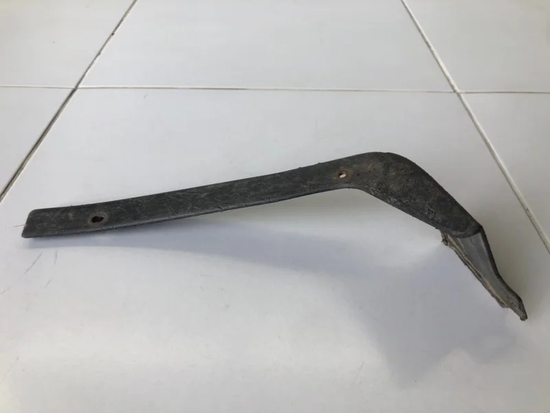 Накладка на крыло передняя левая Nissan Almera N15