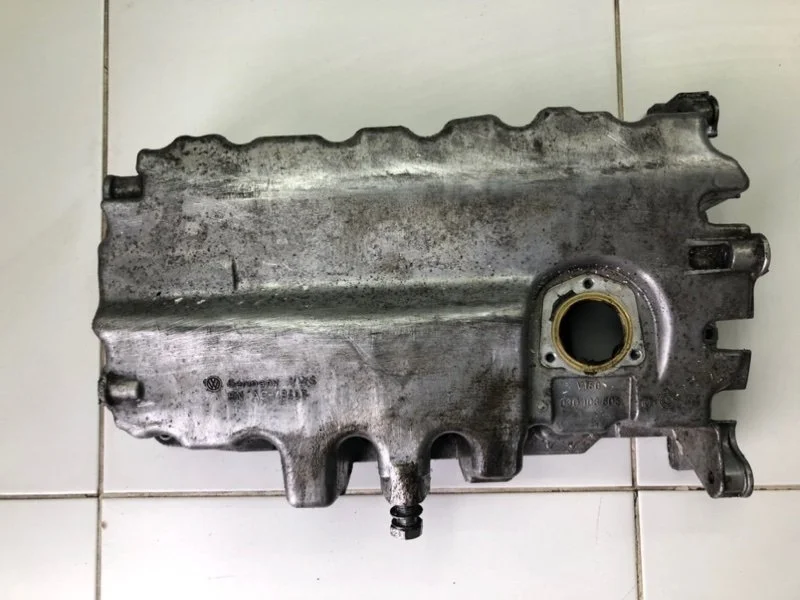 Поддон масляный двигателя Volkswagen Passat B6 3C2