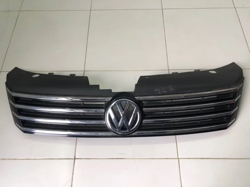 Решетка радиатора Volkswagen Passat B7 СЕДАН CAXB