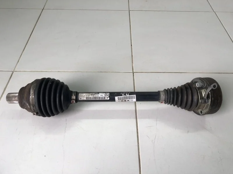 Полуось (привод) передний левый Volkswagen Passat