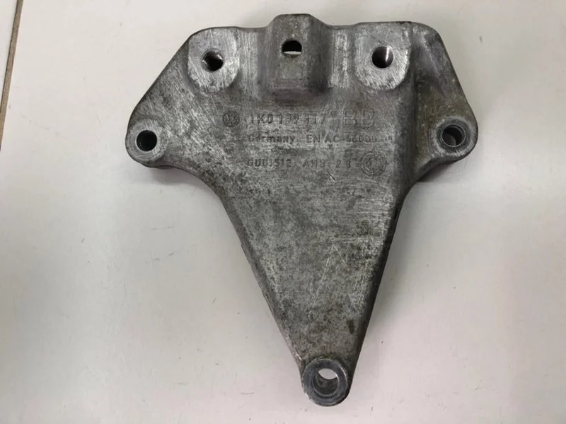 Кронштейн АКПП левый Volkswagen Passat B7 СЕДАН