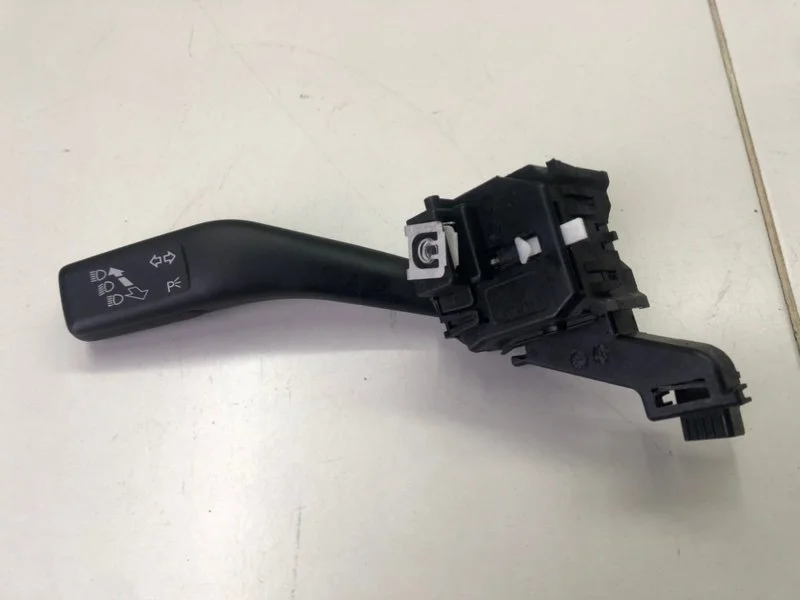 Переключатель поворотов подрулевой Volkswagen