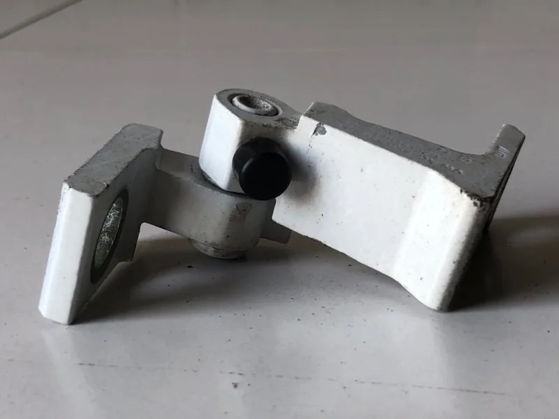 Петля двери верхняя правая Skoda Rapid 1 ЛИФТБЭК