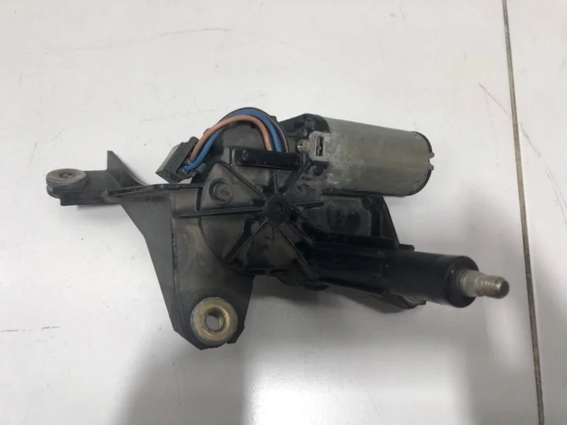 Моторчик стеклоочистителя задний Opel Astra G