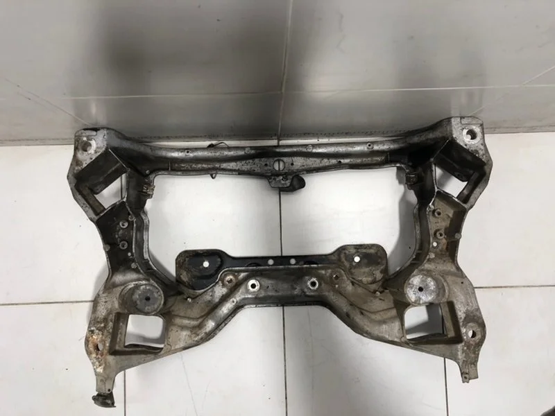 Балка подмоторная передняя Mercedes-Benz C-Class