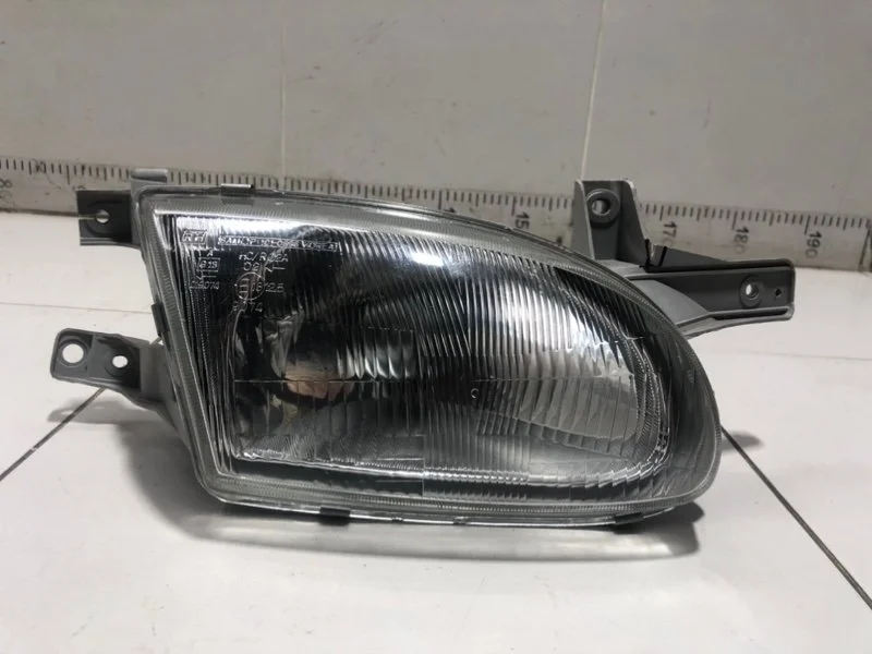 Фара правая Hyundai Accent 1