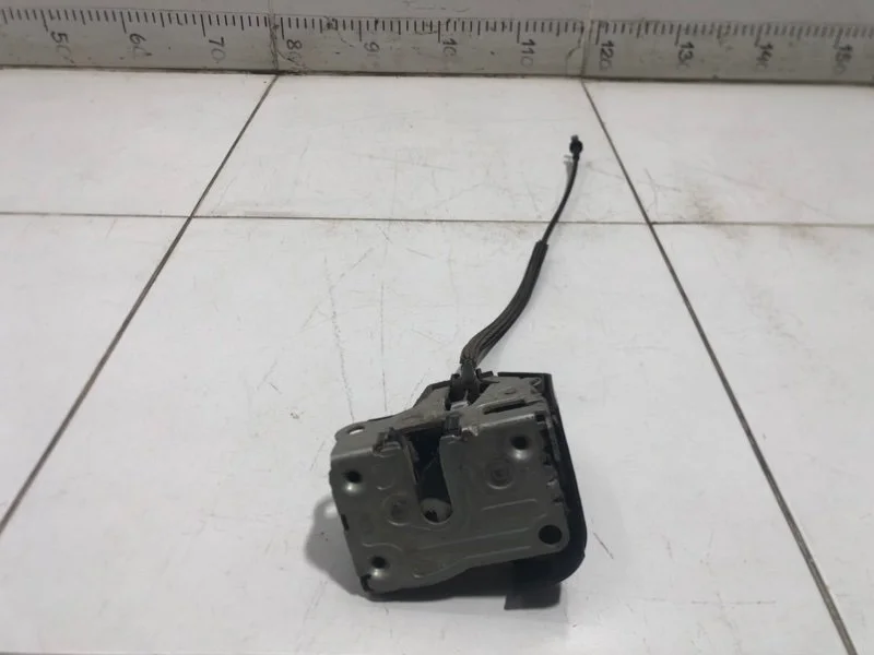 Замок двери передний правый Renault Clio 3 ХЭТЧБЕК