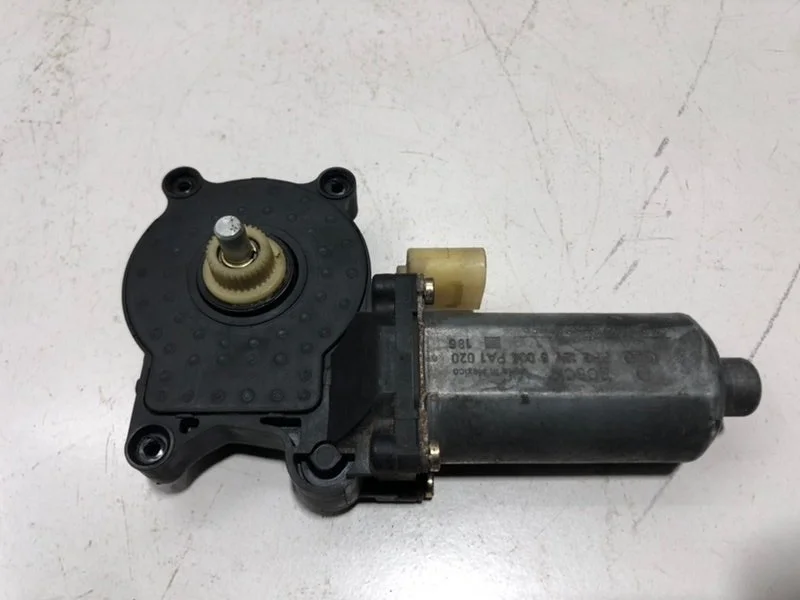 Моторчик стеклоподъемника передний левый BMW X5