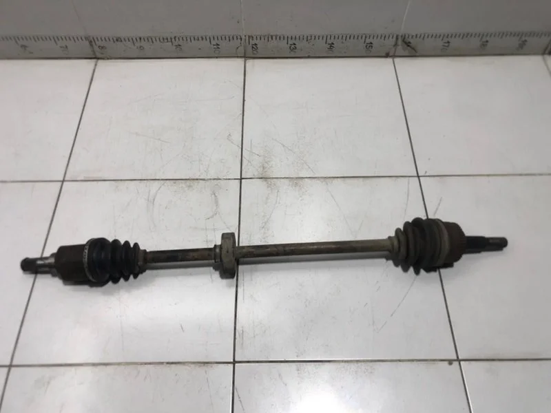 Полуось (привод) передний правый Nissan Almera