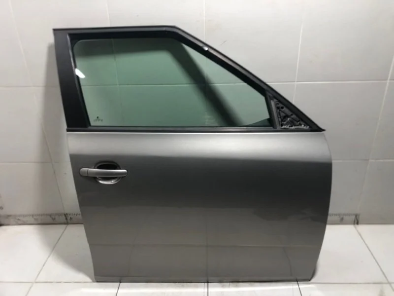 Дверь передняя правая Skoda Fabia 2 5J2 ХЭТЧБЕК