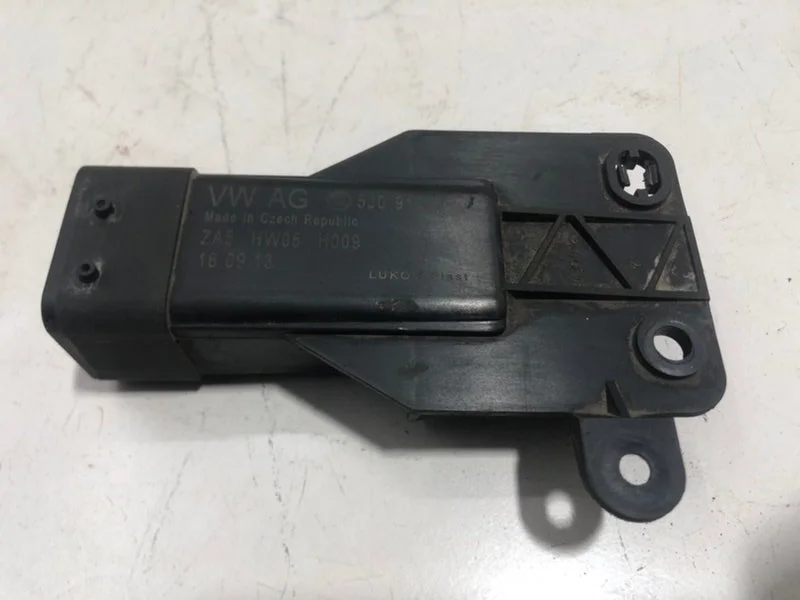 Блок управления вентилятором Skoda Fabia 2 5J2