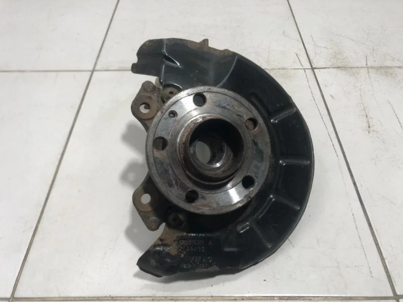 Кулак поворотный передний левый Skoda Fabia 2 5J2