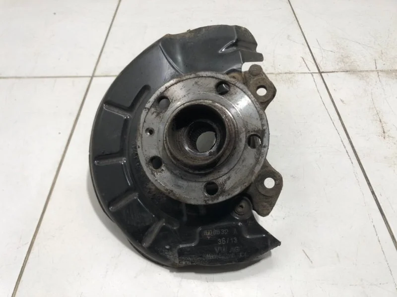 Кулак поворотный передний правый Skoda Fabia 2 5J2