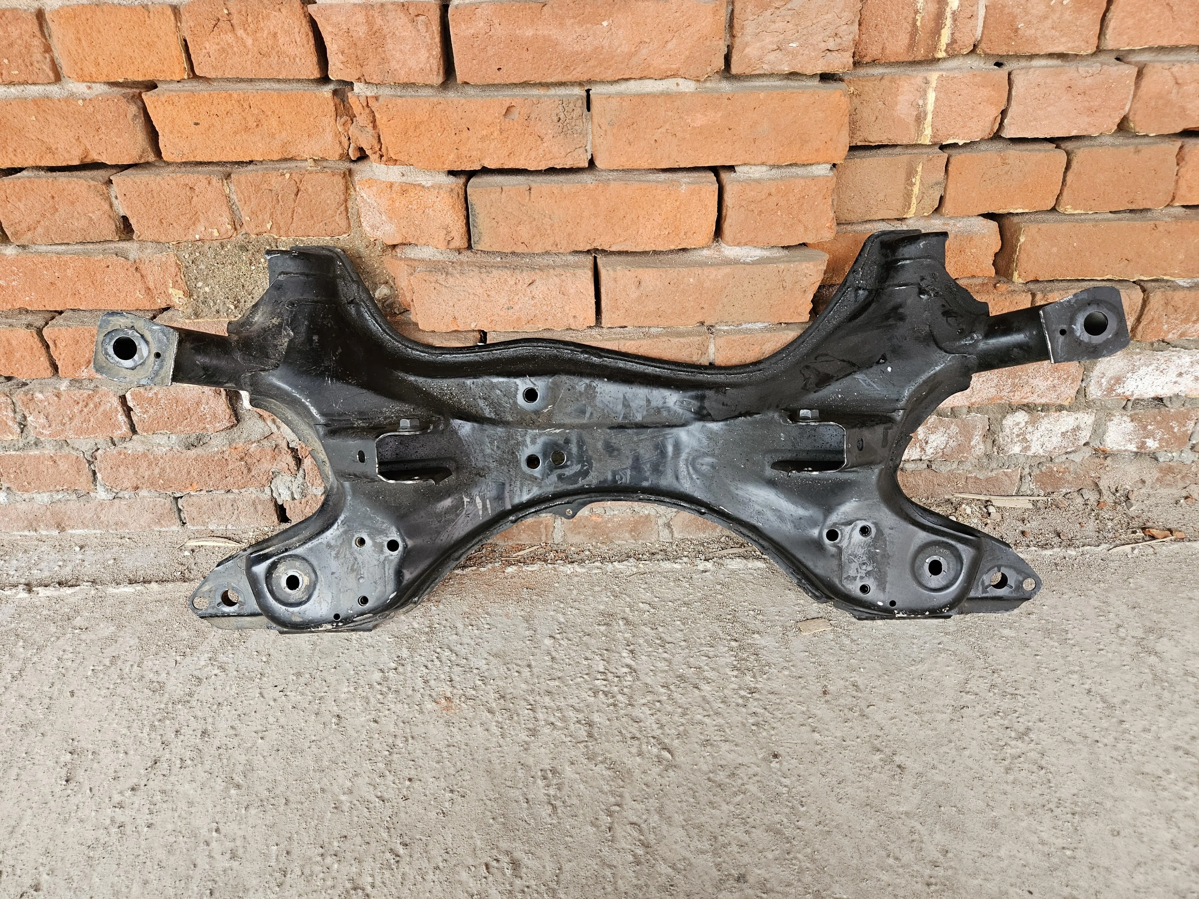 Подрамник передний Toyota RAV4 20 2.0 2.4