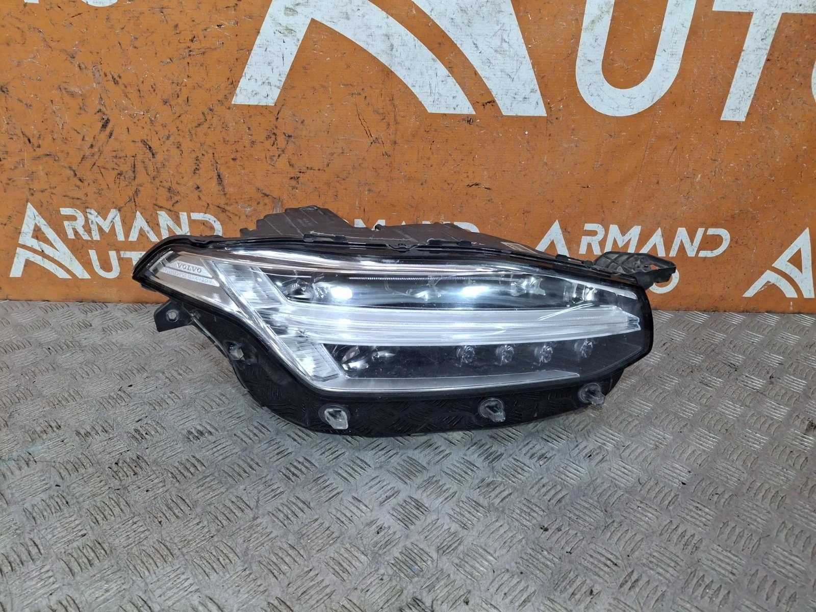Фара Volvo XC90 2014-2019