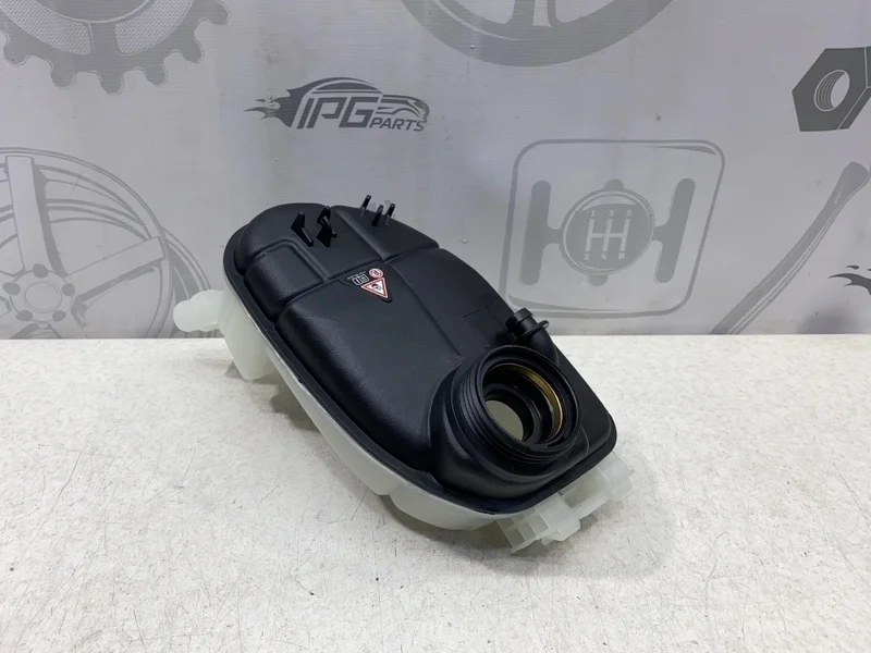 Расширительный бачок Mercedes-benz W246