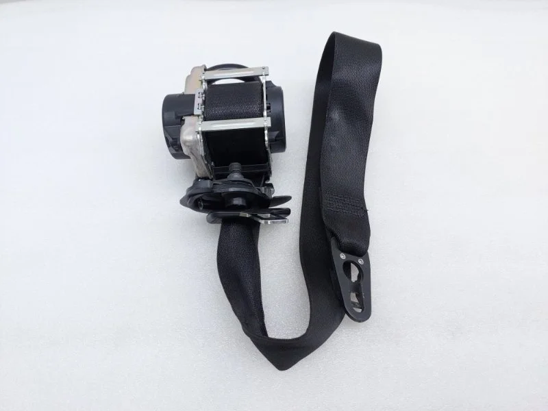 Ремень безопасности пиропатроном Mercedes-Benz GLC-Class 2015 W253