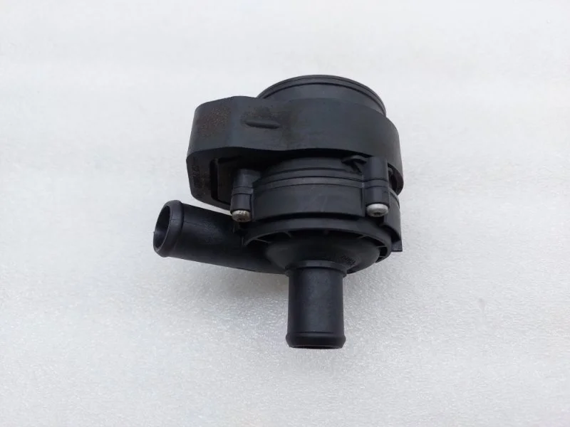 Насос водяной (помпа) электрический Mercedes-Benz GLC-Class 2015 W253