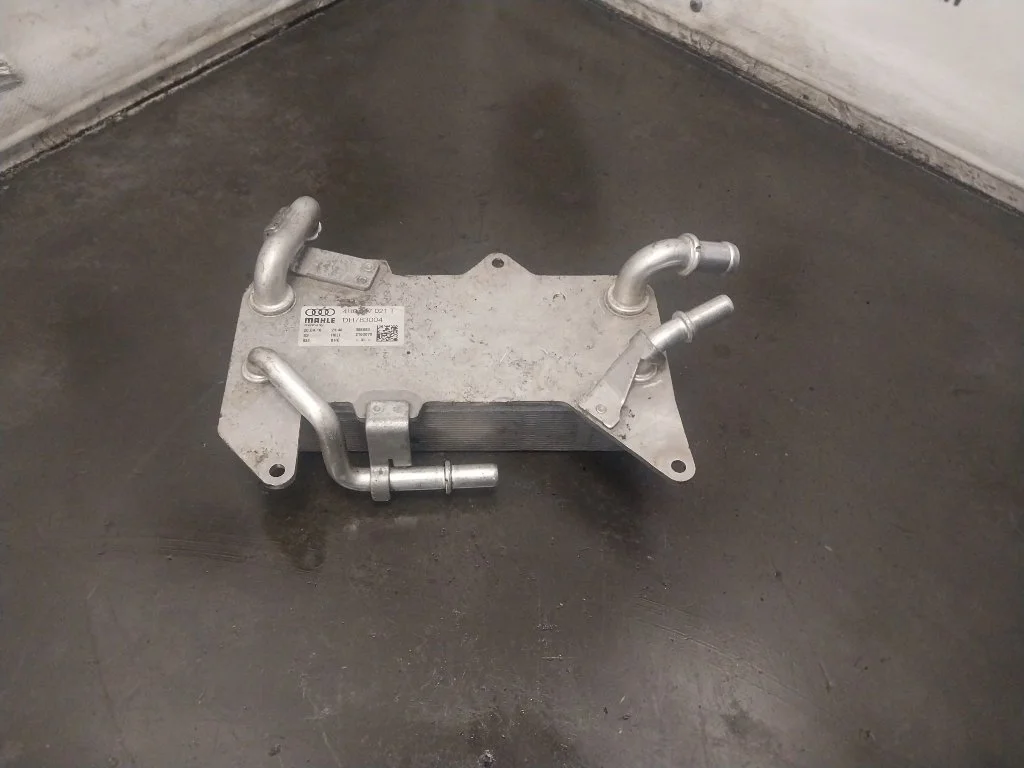 Корпус масляного фильтра теплообменником Audi SQ5 2016 8R