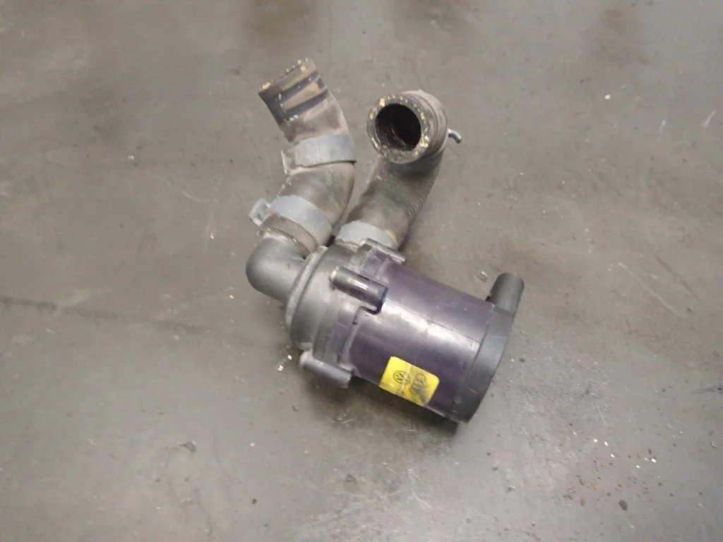 Помпа дополнительная Audi Q7 2012 4L