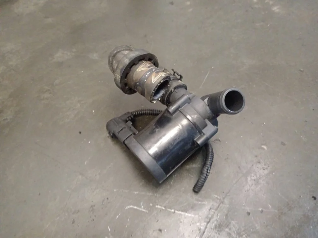 Помпа дополнительная Volkswagen Touareg 2005 7L