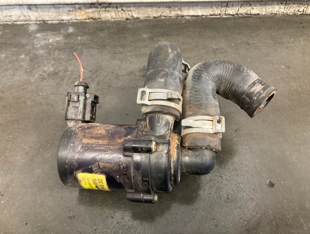 Дополнительный насос Audi Q7 2007 4L