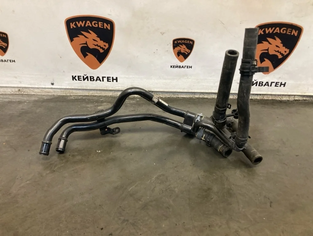 Патрубок системы охлаждения Volkswagen Touareg 2011 7P