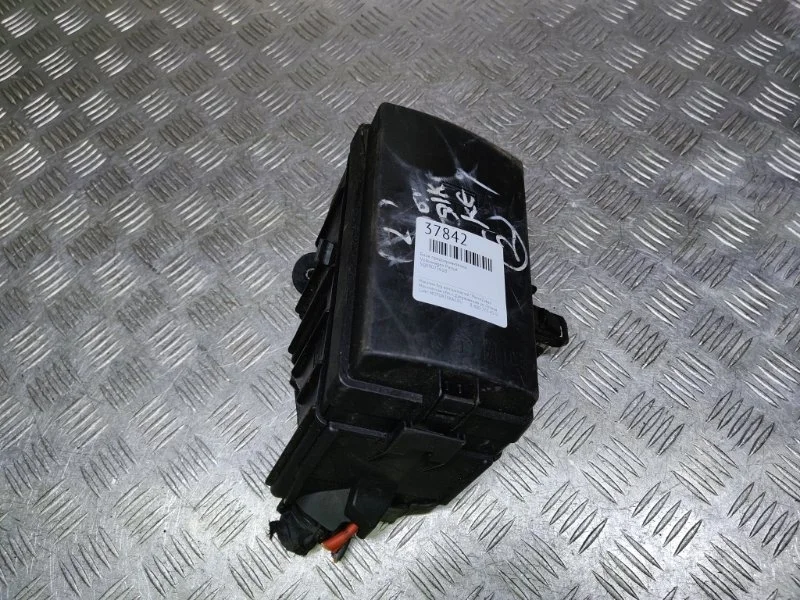 Блок предохранителей Volkswagen Passat