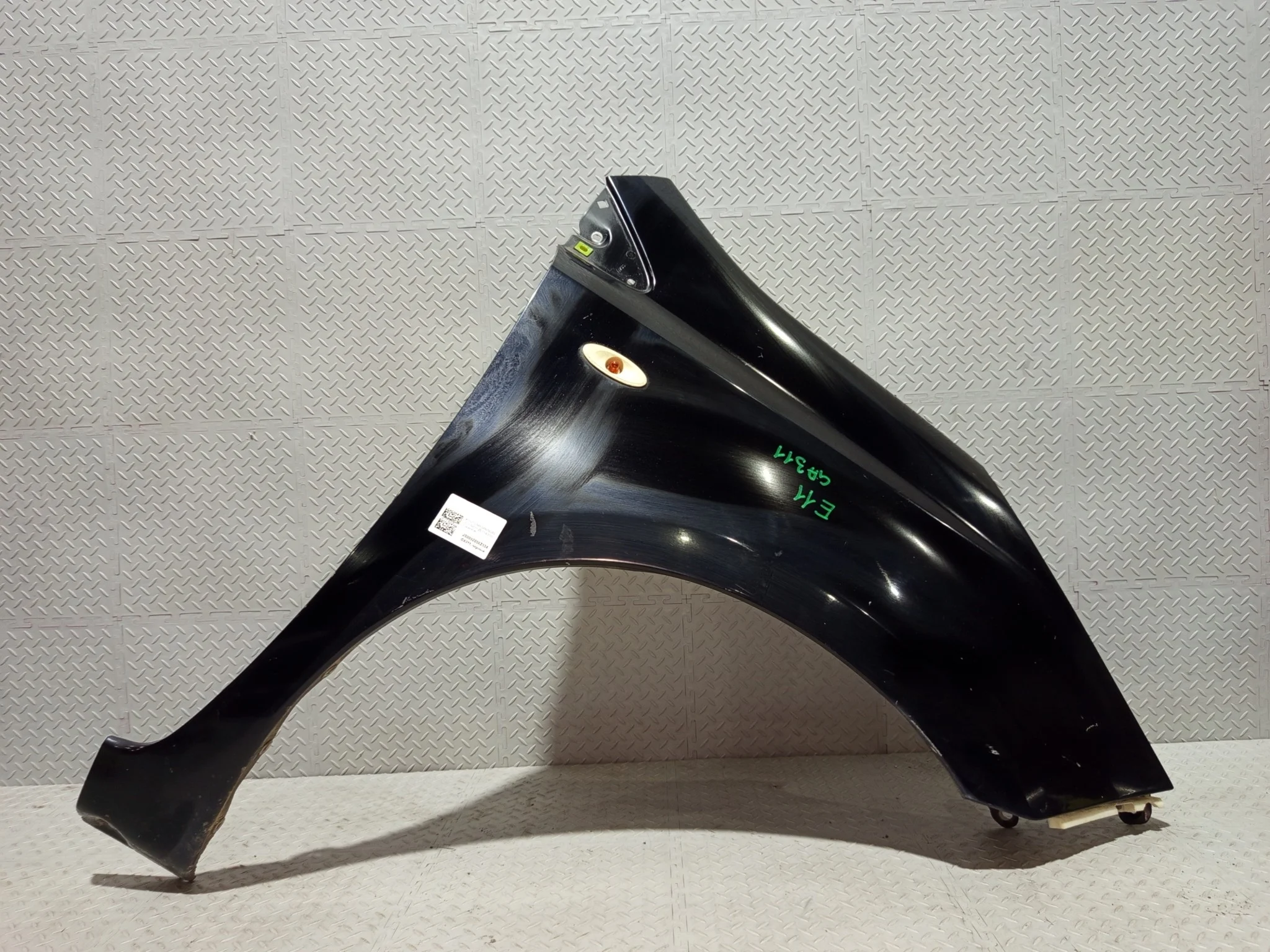 КРЫЛО NISSAN NOTE E11 NE11 ZE11 631001U630 ПЕРЕДНЕЕ ПРАВОЕ черный, KH3 GA311