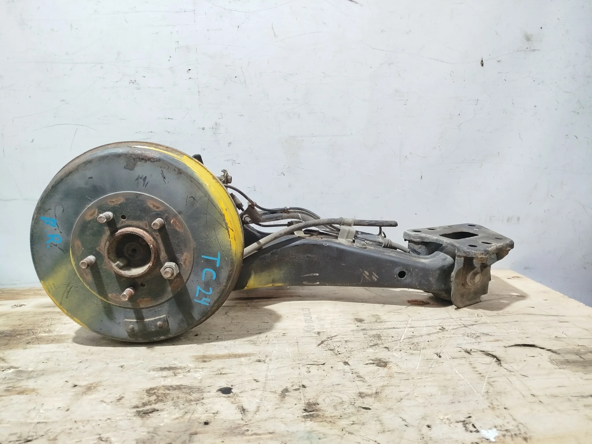 СТУПИЦА NISSAN SERENA PC24 RC24 TC24 VC24 ЗАДНЯЯ ПРАВАЯ БАРАБАН В СБОРЕ БЕЗ РЫЧАГА ABS 2WD 432024N000