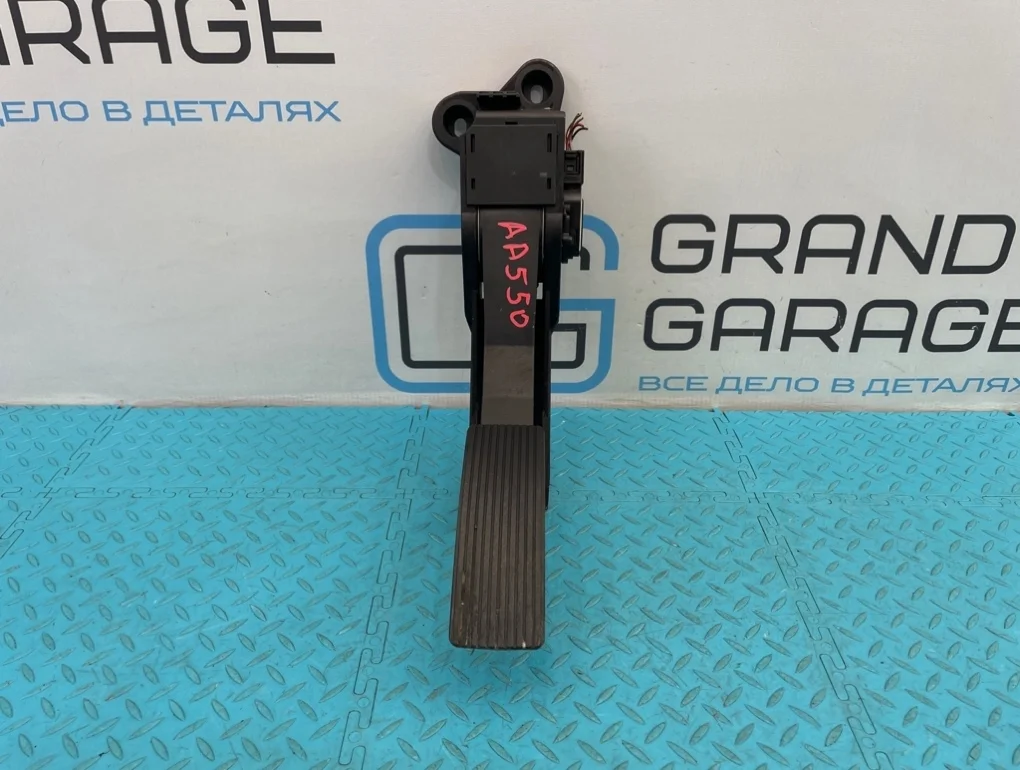 Педаль газа Mercedes-Benz Gl-Class 2011 A1643000504 X164 642.820 3.0