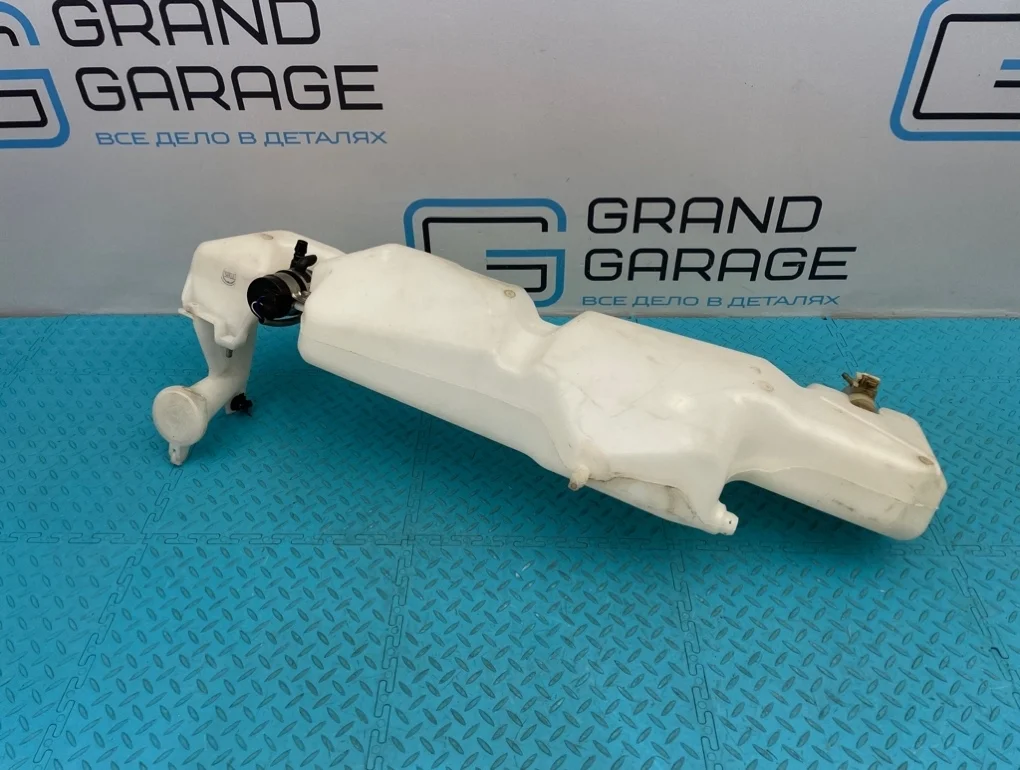 Бачок омывателя Mitsubishi Pajero 2010 8260A141 V93W 6G72 3.0