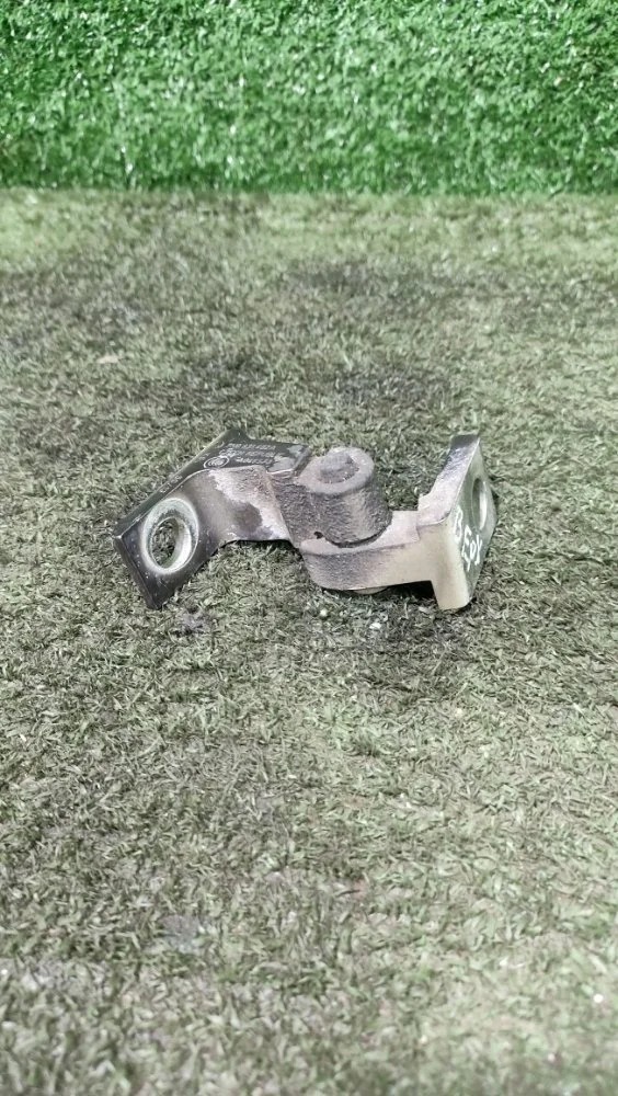 Петля двери Skoda Octavia 2014 7N0831402A A7 CJZA, передняя правая