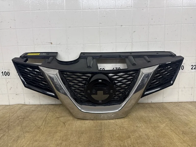 Решетка радиатора Nissan X-Trail 2013 2014 2015 2016 2017 623104CL0A T32