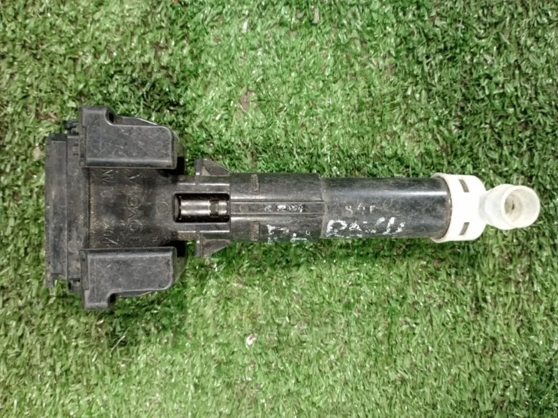 Форсунка омывателя фар правая Toyota RAV4