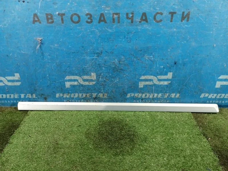 Молдинг двери передний левый Skoda Octavia A5