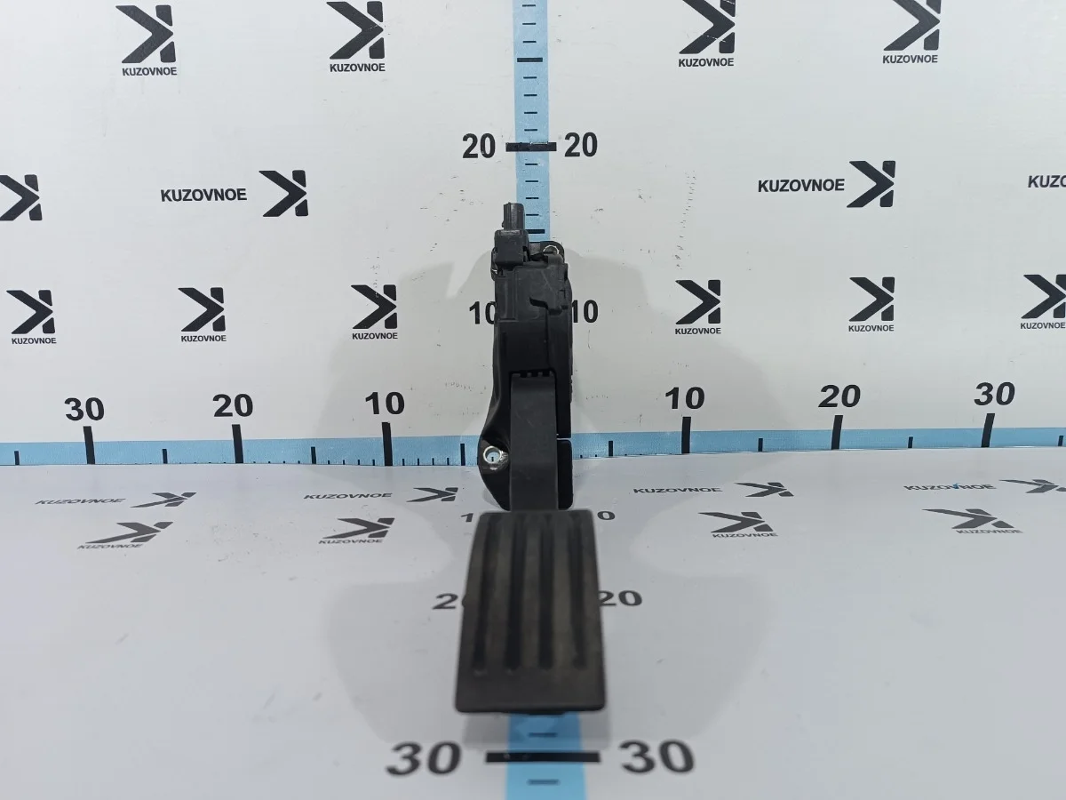 Педаль газа Ford Focus 2015 CB8