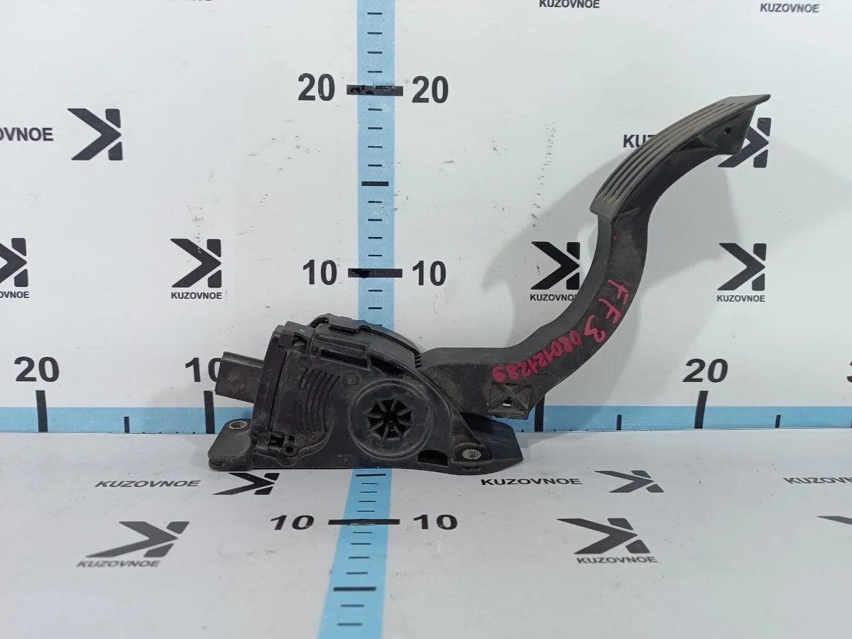 Педаль газа Ford Focus 2015 CB8