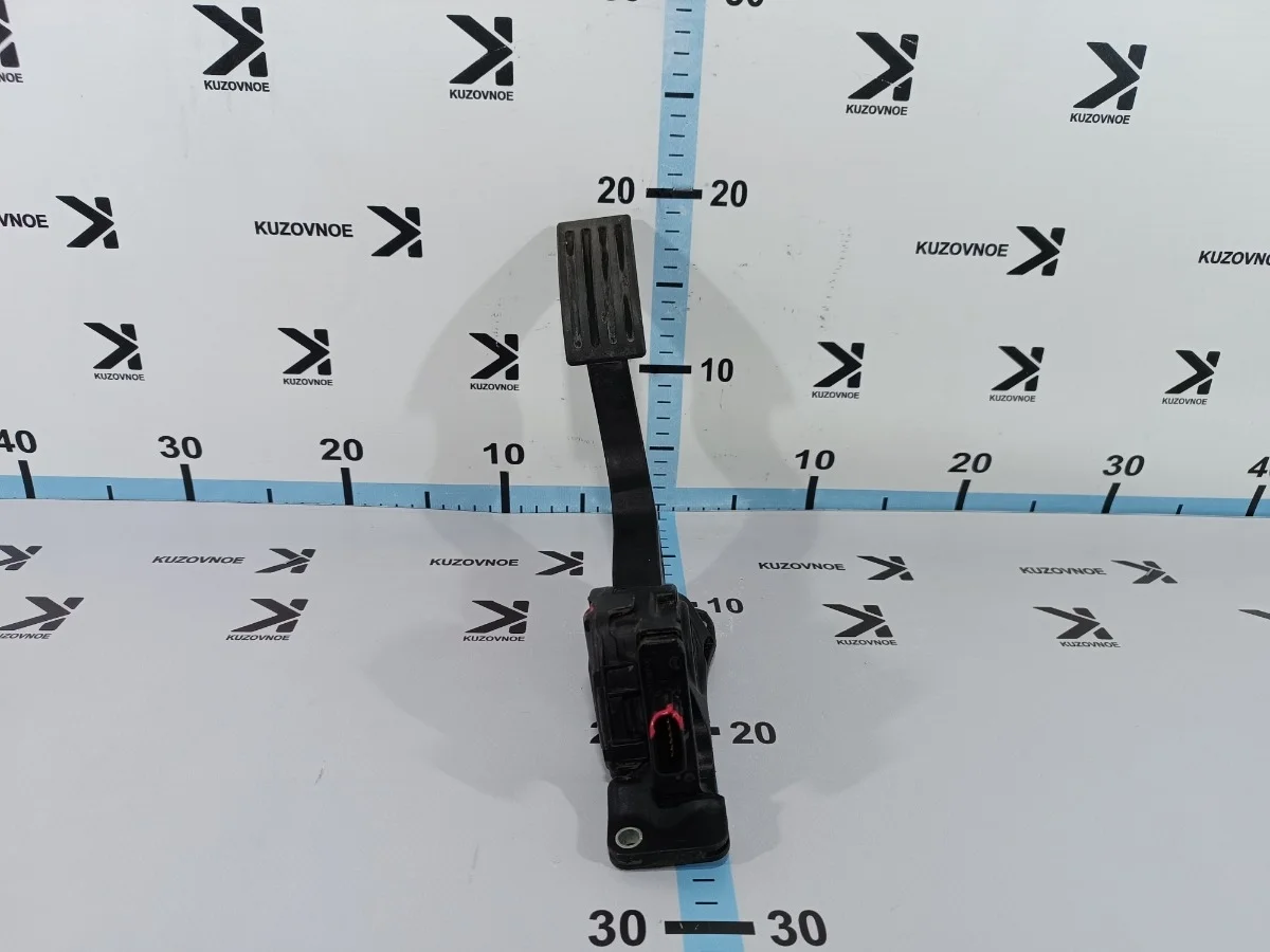 Педаль газа Ford Focus 2015 CB8