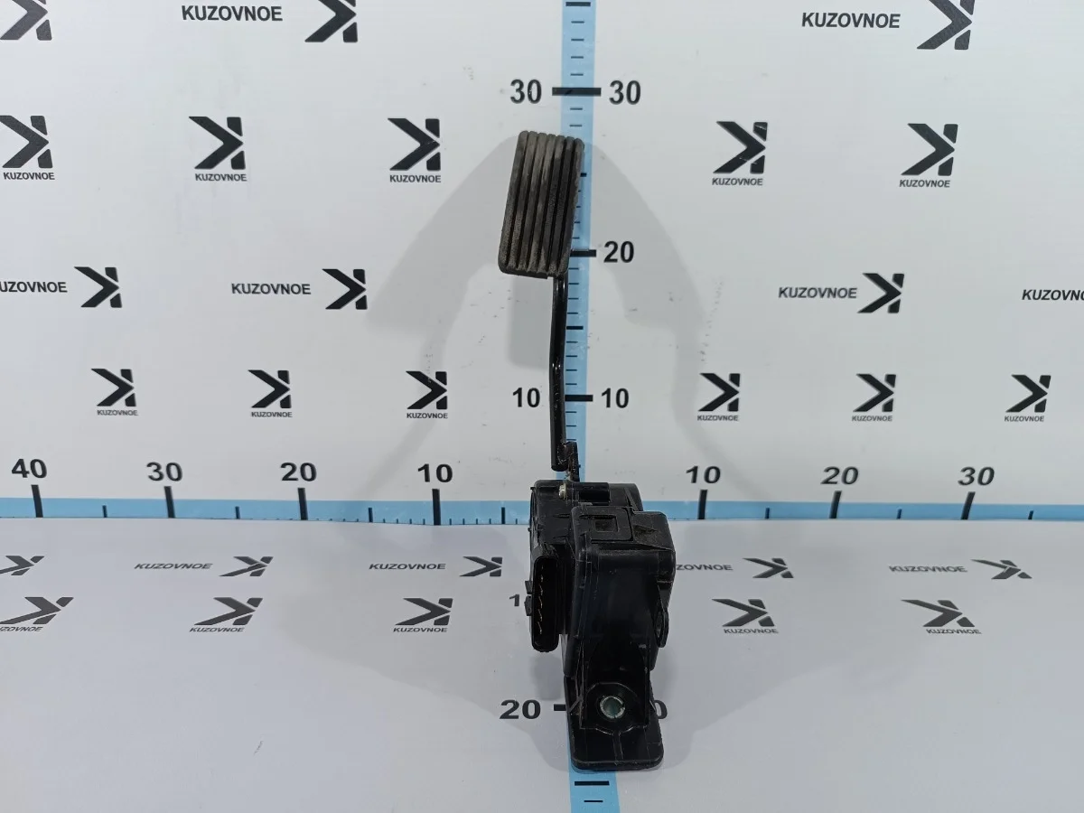Педаль газа Mitsubishi L200 2011 KB4T