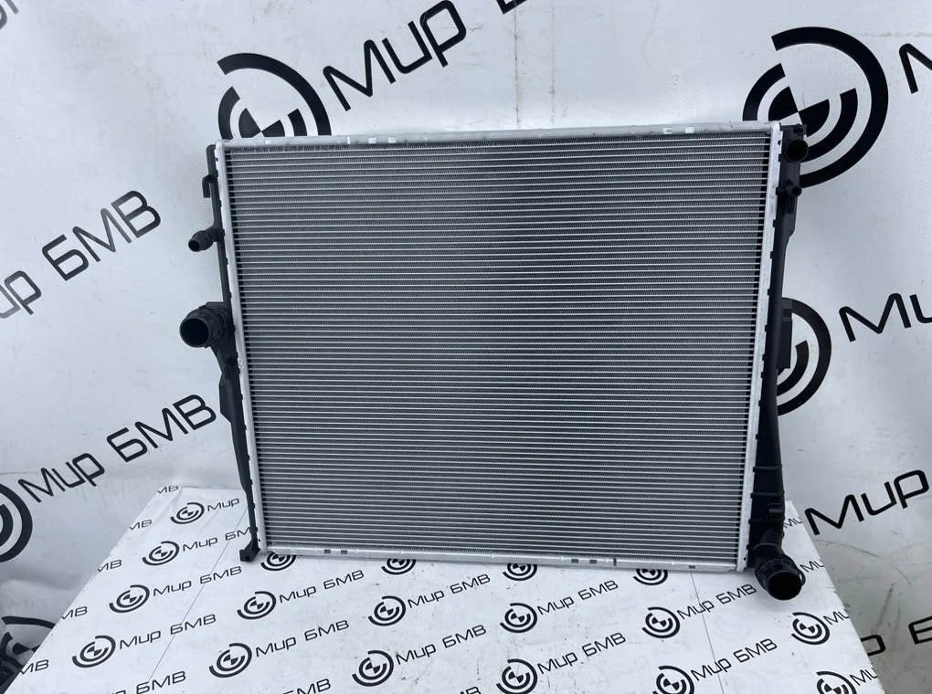 Радиатор охлаждения двигателя BMW X3 E83