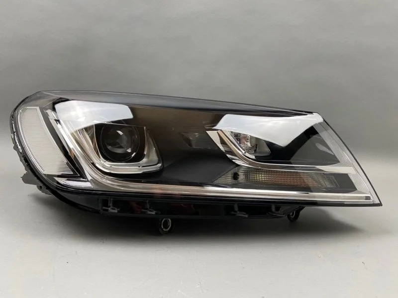 Фара Volkswagen Touareg 2014-2017 7P1941044A 2, правая