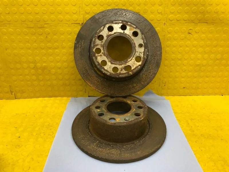 Тормозной диск Skoda Octavia 2018 5Q0615601C 5E3 CWV 594183, задний