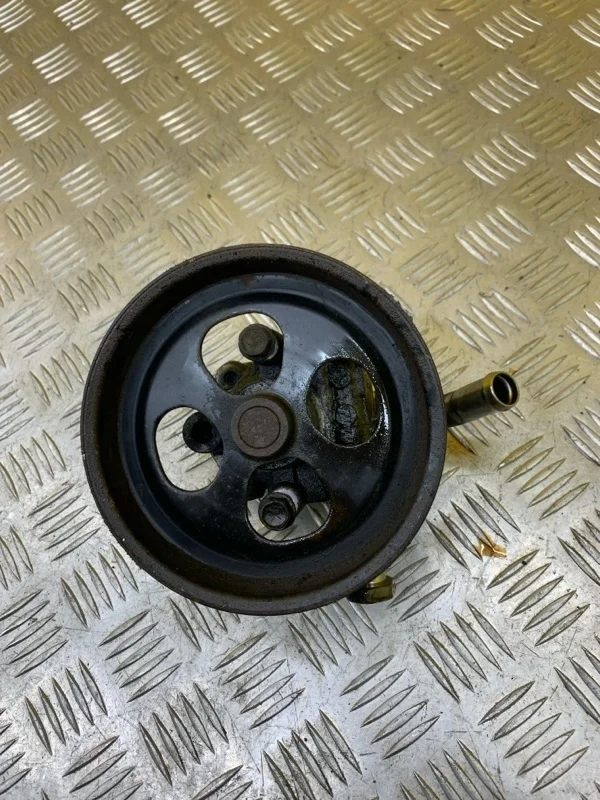 Насос гидроусилителя руля Mitsubishi L200 (2006-2015) 2012 MR992871 2.5 D 4D56