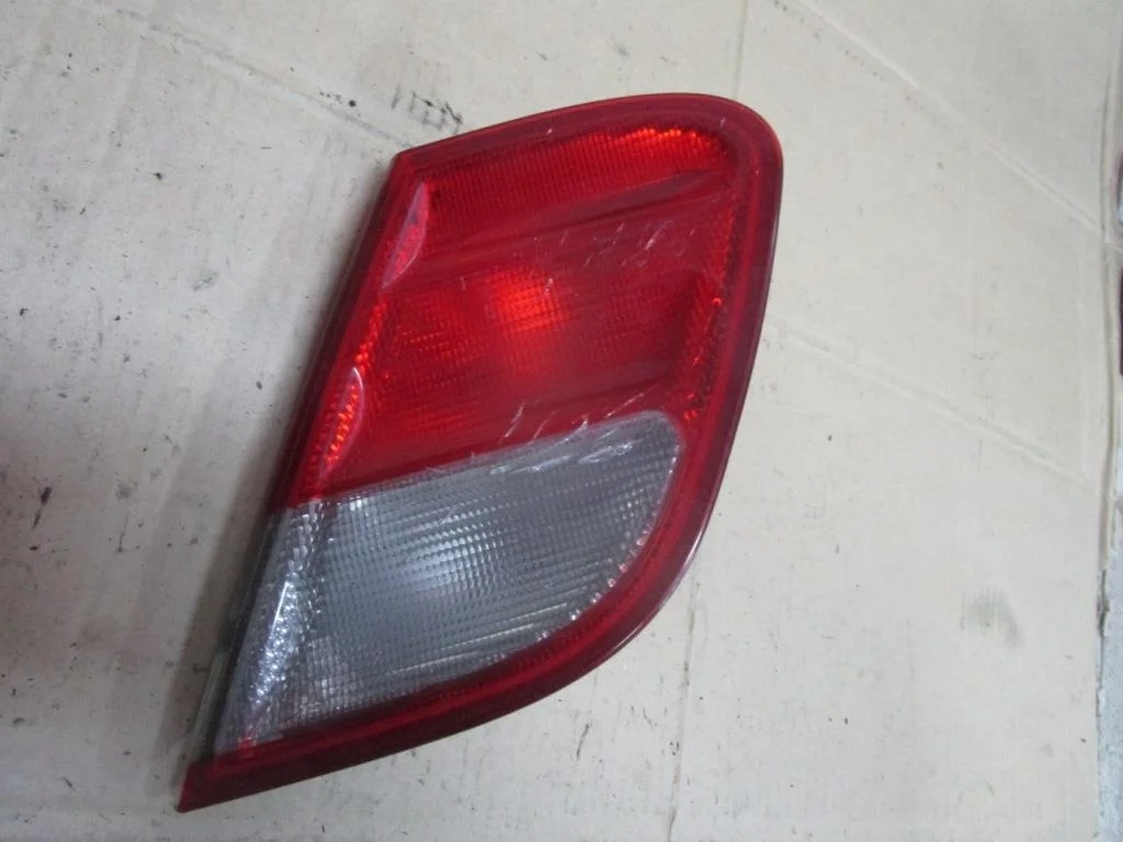 Фонарь крышки багажника Mercedes-Benz