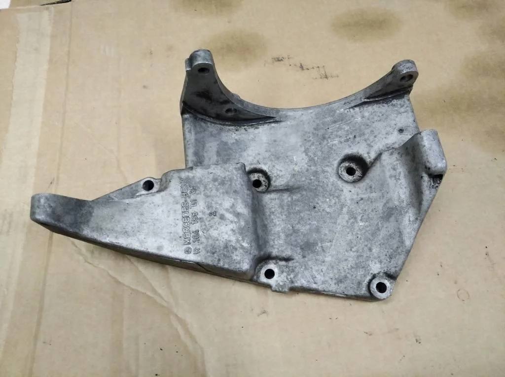 Кронштейн генератора Mercedes-Benz