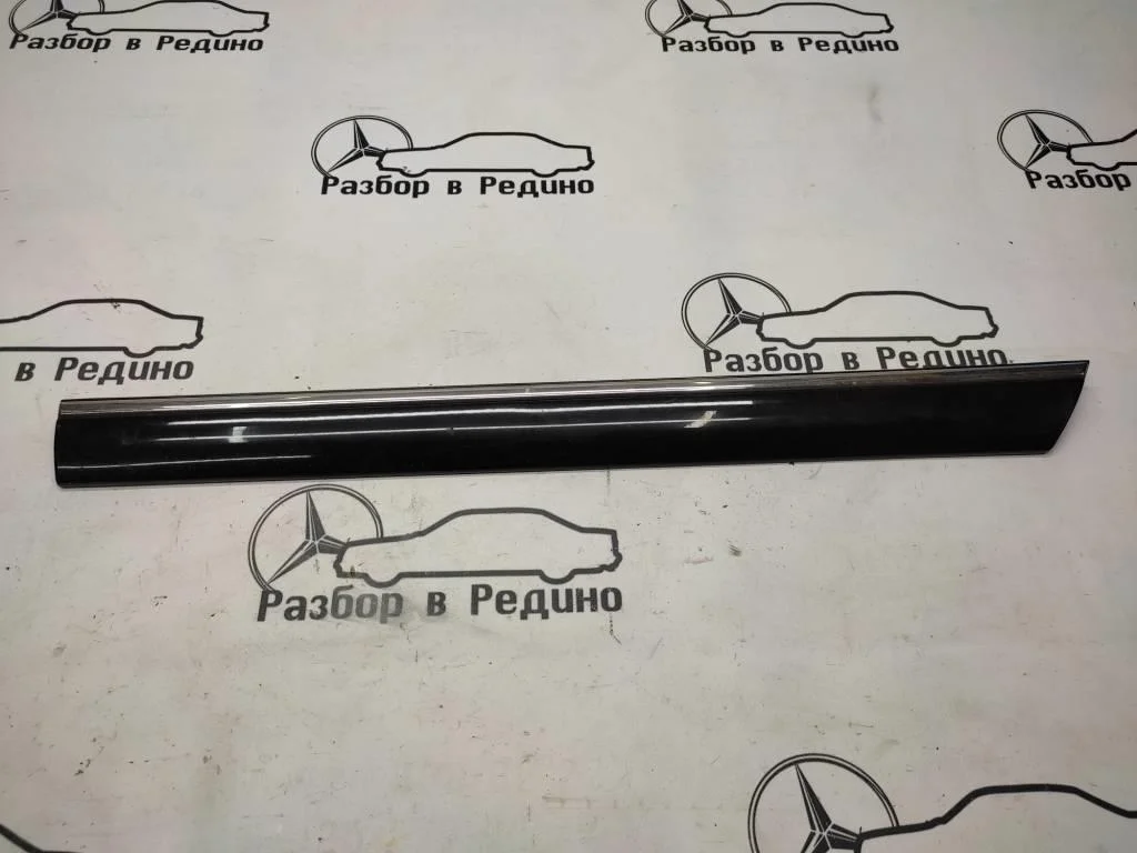 Молдинг двери Mercedes-Benz