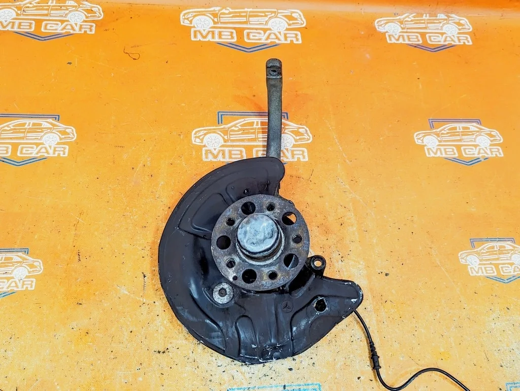 Кулак поворотный передний левый Mercedes-Benz