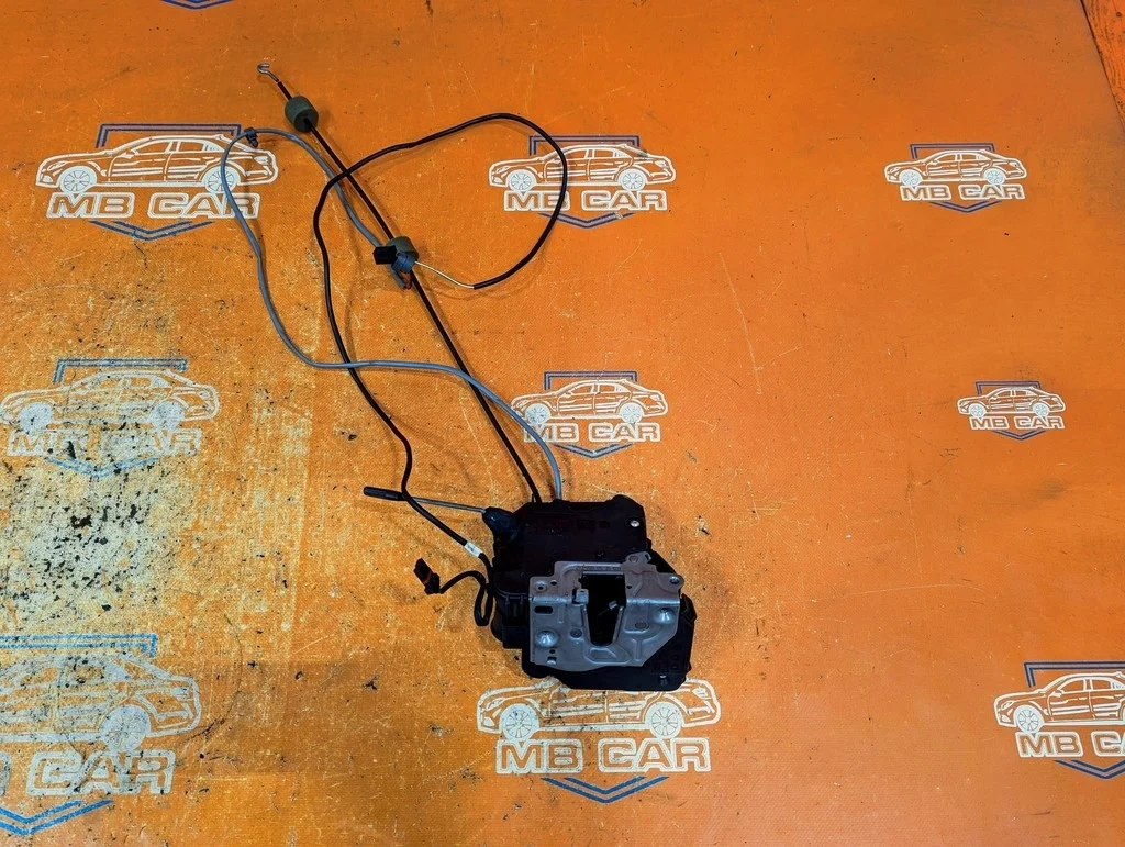 Замок двери передней левой Mercedes-Benz